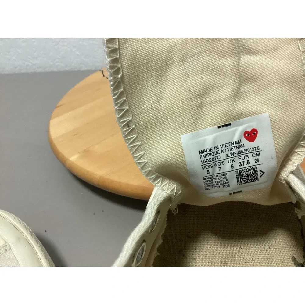 Comme des Garçons PLAY x Converse Chuck Taylor All Star Low Cream Heart Shoes 7 - Picture 4 of 15